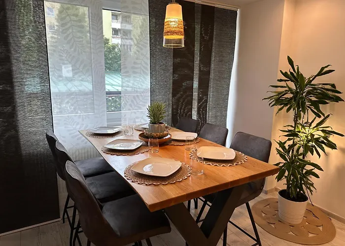 Stylish Home Near Train-Station Parking Extra