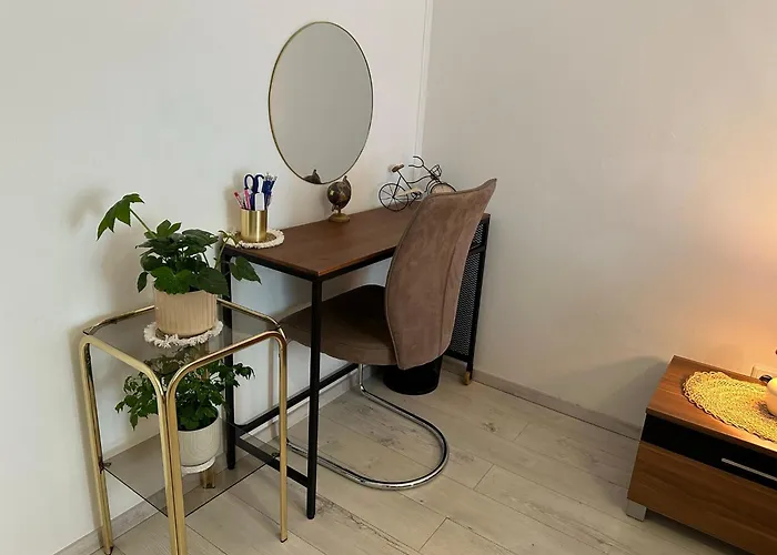 Stylish Home Near Train-Station Parking Extra